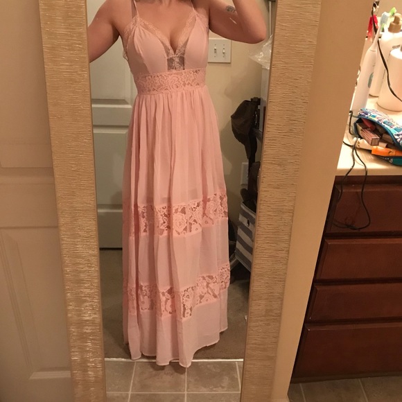 ✨1 Left✨💕 Delicate Blush Maxi Dress 💕 - Picture 4 of 6